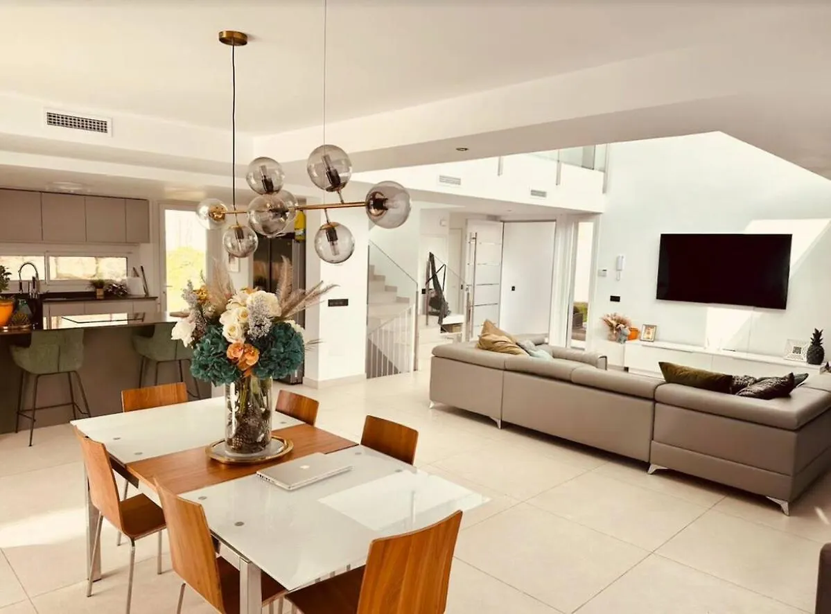 Luxury Modern 4 Bed Villa - 5 Minutes From Town! Málaga